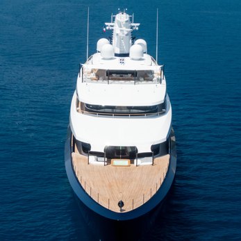 Drizzle yacht exterior 3