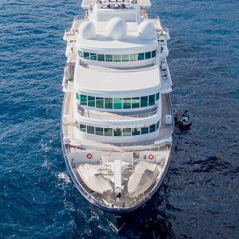 Le Grand Bleu yacht exterior 2