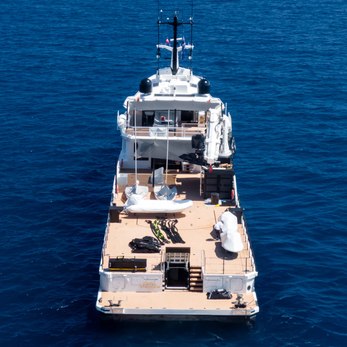 Five Oceans yacht exterior 4