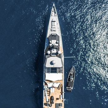 B3 yacht exterior 3