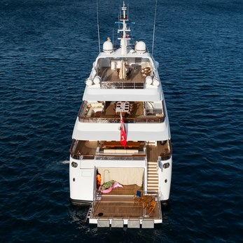 Diane yacht exterior 4