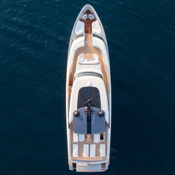 Invictus yacht exterior 4