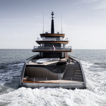 Obsidian yacht exterior 4
