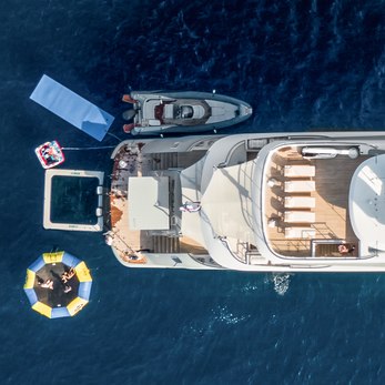 Moonraker yacht exterior 5