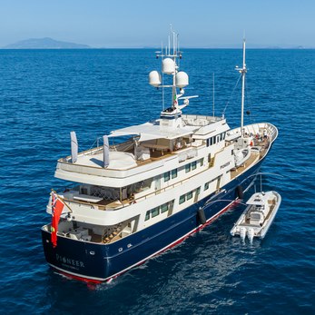 Pioneer yacht exterior 4