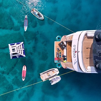 O'Neiro yacht interior 5