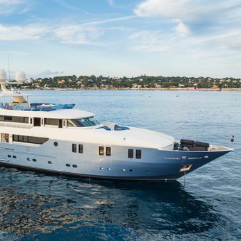 Irama yacht exterior 3