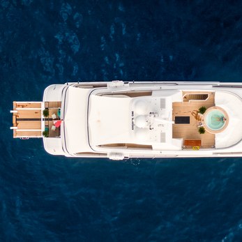 Gladiator yacht exterior 4