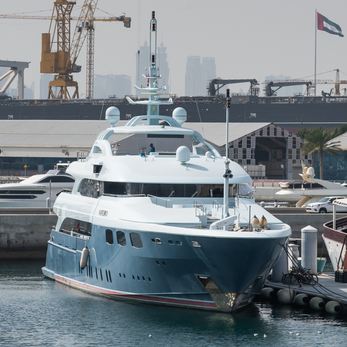 O'Neiro yacht exterior 2