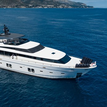 Phantom yacht exterior 2