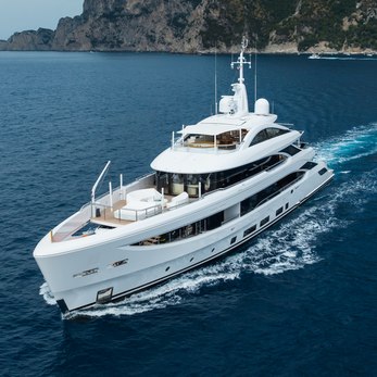 Lady I yacht exterior 3