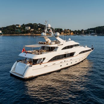 Hoshi yacht exterior 5