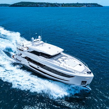 FD90/34 yacht exterior 2