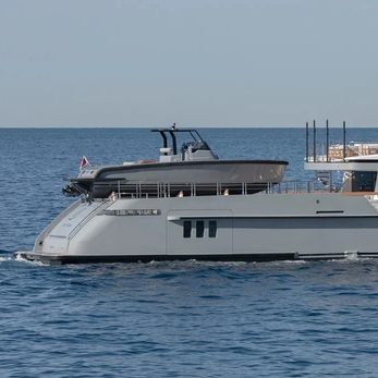 Para Bellum yacht exterior 5