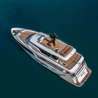 Gindungo yacht exterior 4