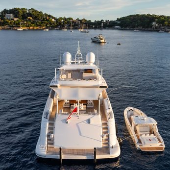 V yacht exterior 4
