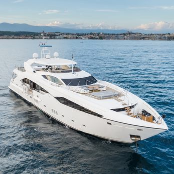 Regulus yacht exterior 2