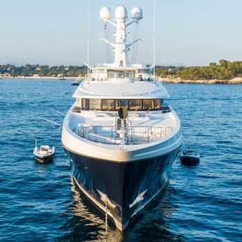 Kaiser yacht exterior 2