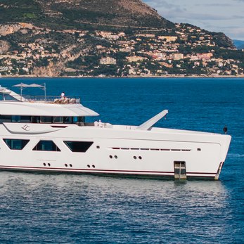 Solaia yacht exterior 2