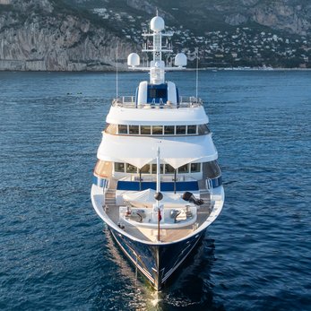 Huntress yacht exterior 2