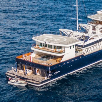 Le Grand Bleu yacht exterior 5