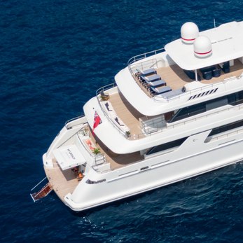 Cocktails yacht exterior 5