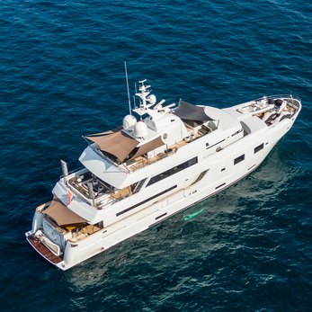 Tommy Belle yacht exterior 3