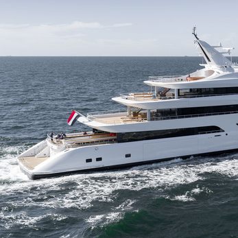 Milky Way yacht exterior 5