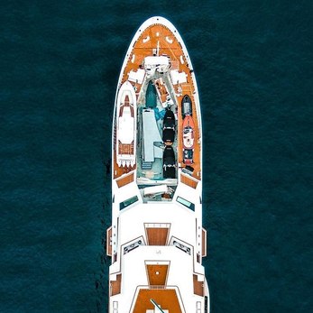 Multiverse yacht exterior 3