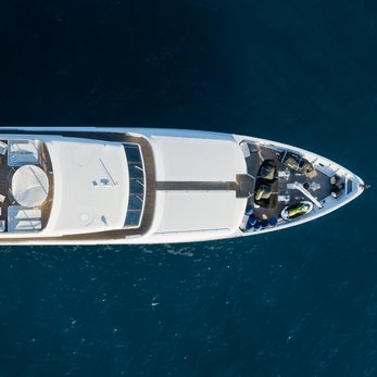 Tempo yacht exterior 3