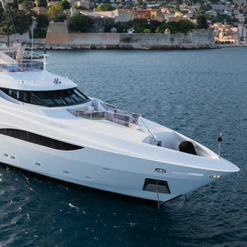 Diane yacht exterior 2