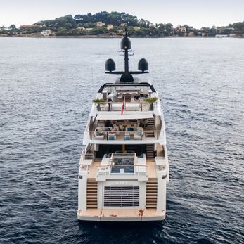 Aily yacht exterior 4
