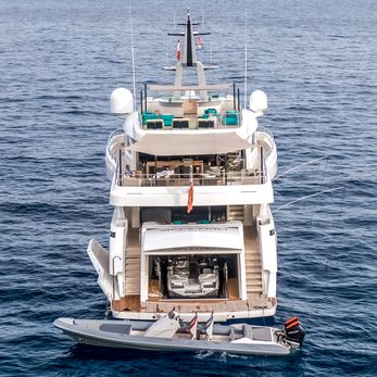 Timeless yacht exterior 4