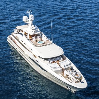 Dojo yacht exterior 2