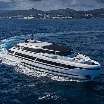 L.A.U.L. yacht exterior 5