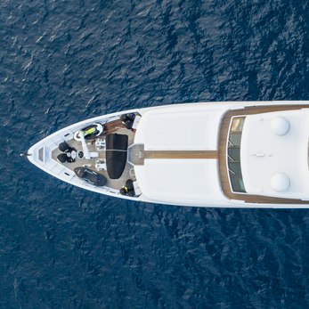 Tempo yacht exterior 3