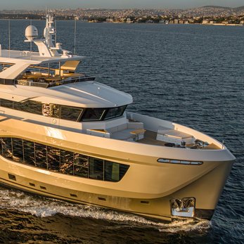Miouch yacht exterior 2