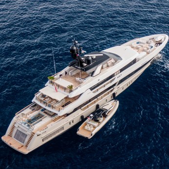Aily yacht exterior 3