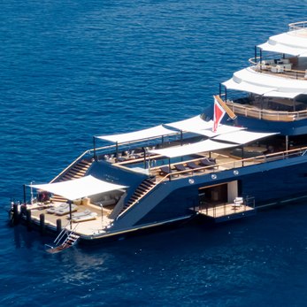 Drizzle yacht exterior 5
