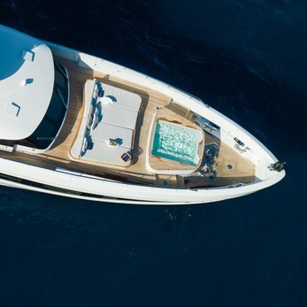 Koju yacht exterior 3