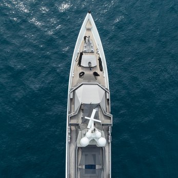 Mizu yacht exterior 3