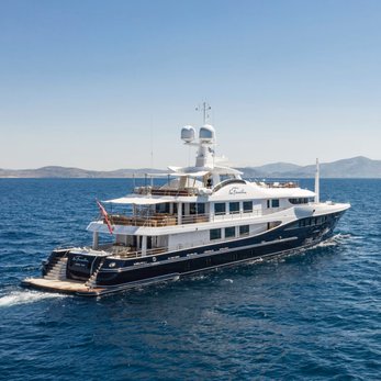 La Familia yacht exterior 5