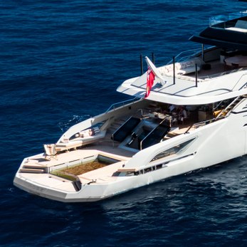 Rose yacht exterior 5
