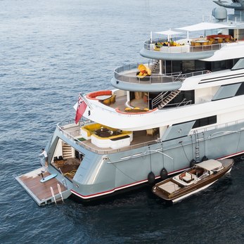 Aviva yacht exterior 4