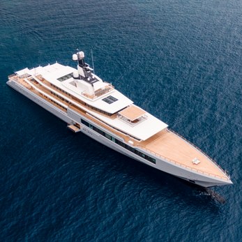Seven Seas yacht exterior 3