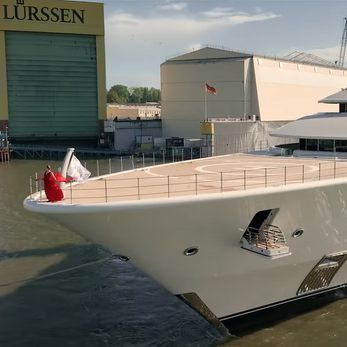 Opera yacht exterior 3