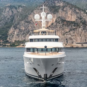 Aurora yacht exterior 2