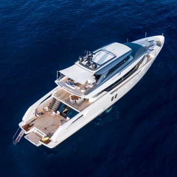 H yacht exterior 3