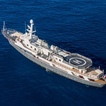 Voyager yacht exterior 3