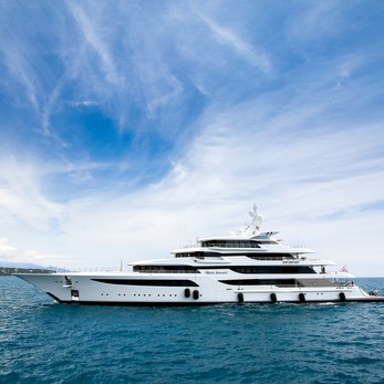 Royal Romance yacht exterior 3